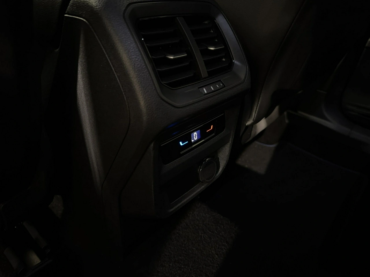 Volkswagen Tiguan - Zdjęcie 16