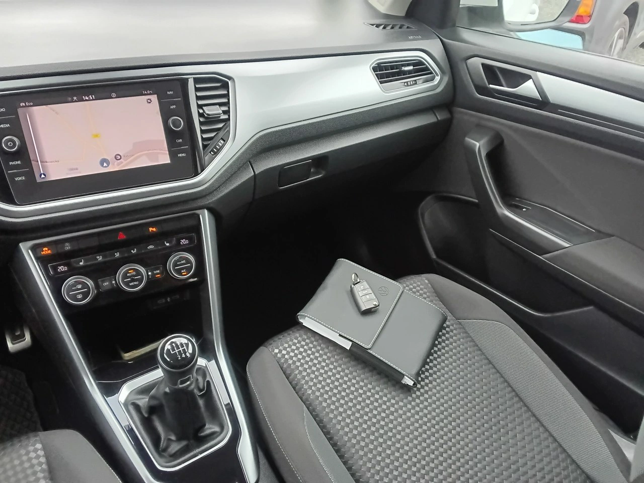 Volkswagen T-Roc - Zdjęcie 10