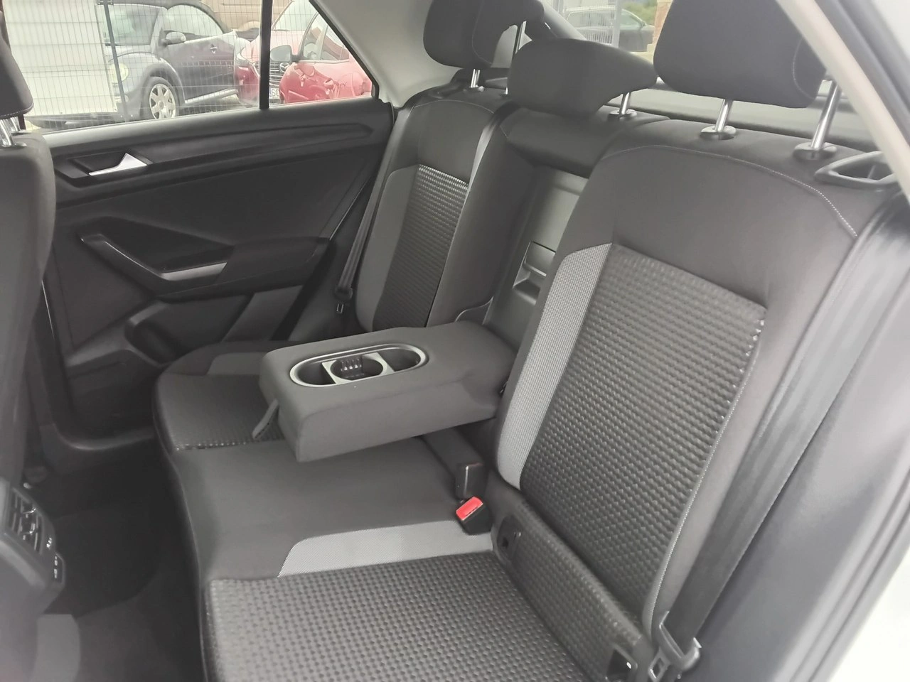 Volkswagen T-Roc - Zdjęcie 12