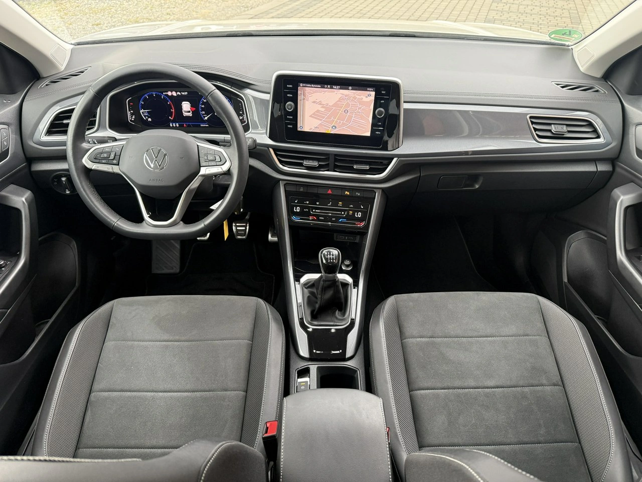 Volkswagen T-Roc - Zdjęcie 13
