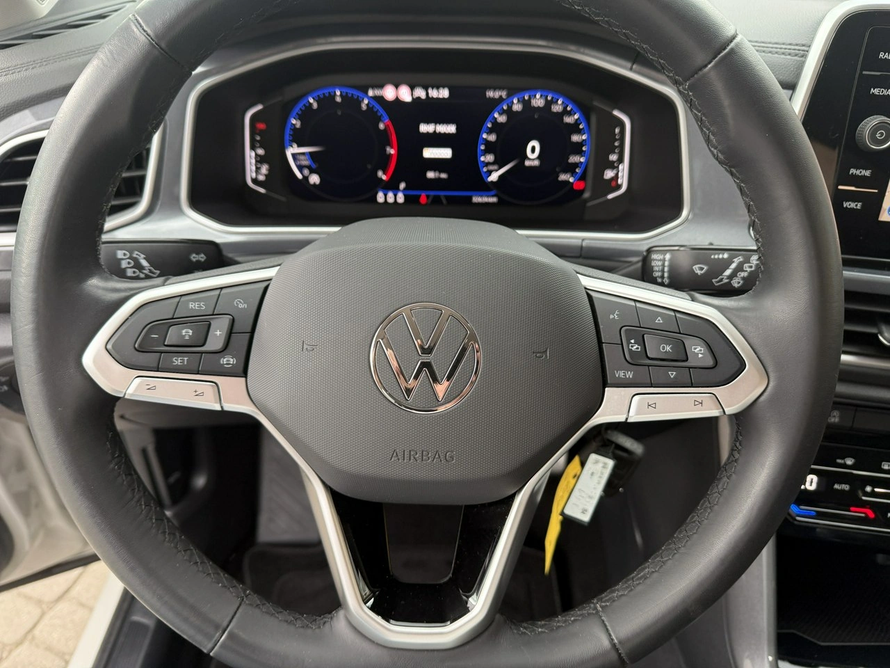 Volkswagen T-Roc - Zdjęcie 15