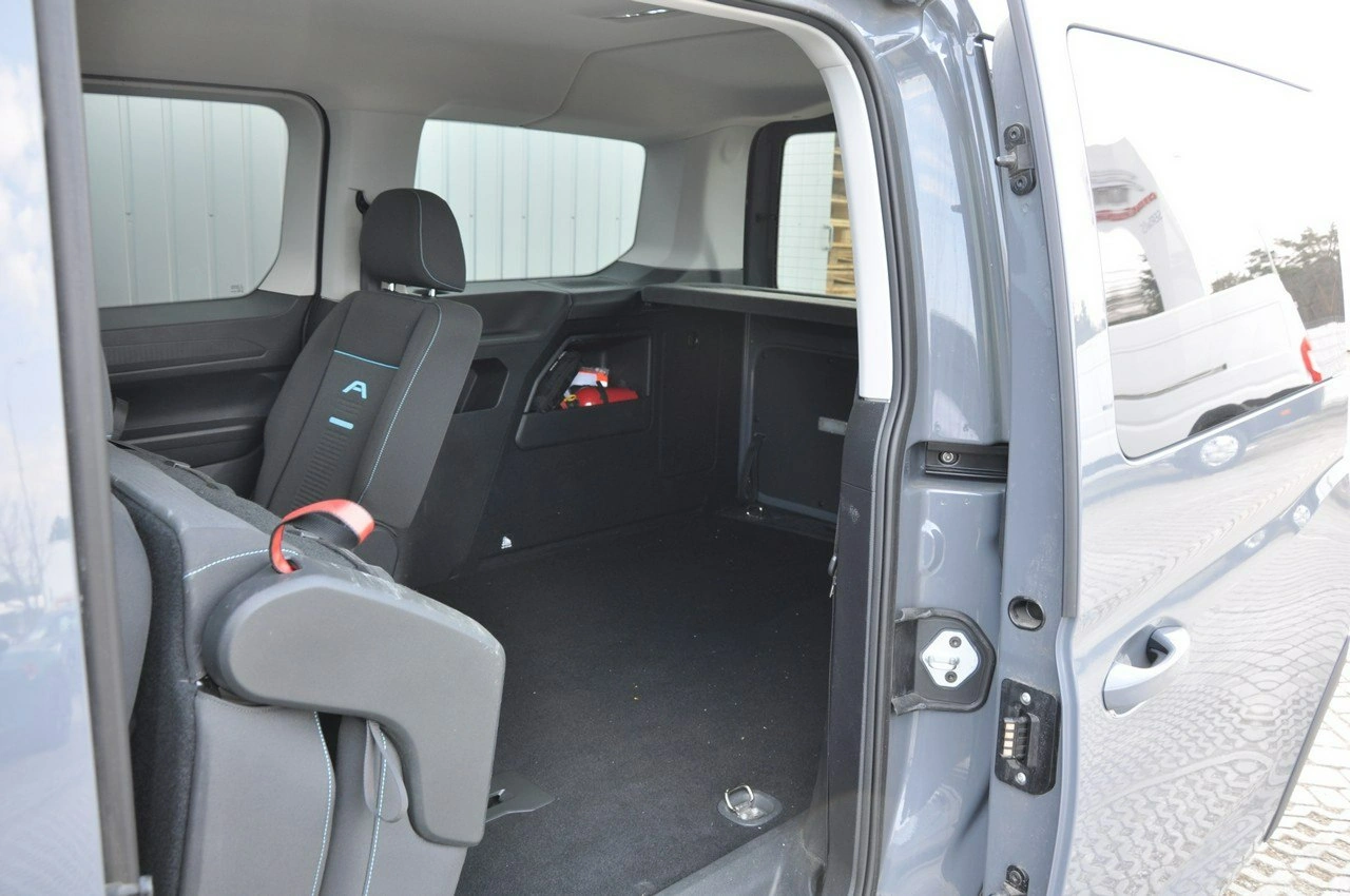 Ford Grand Tourneo Connect - Zdjęcie 23