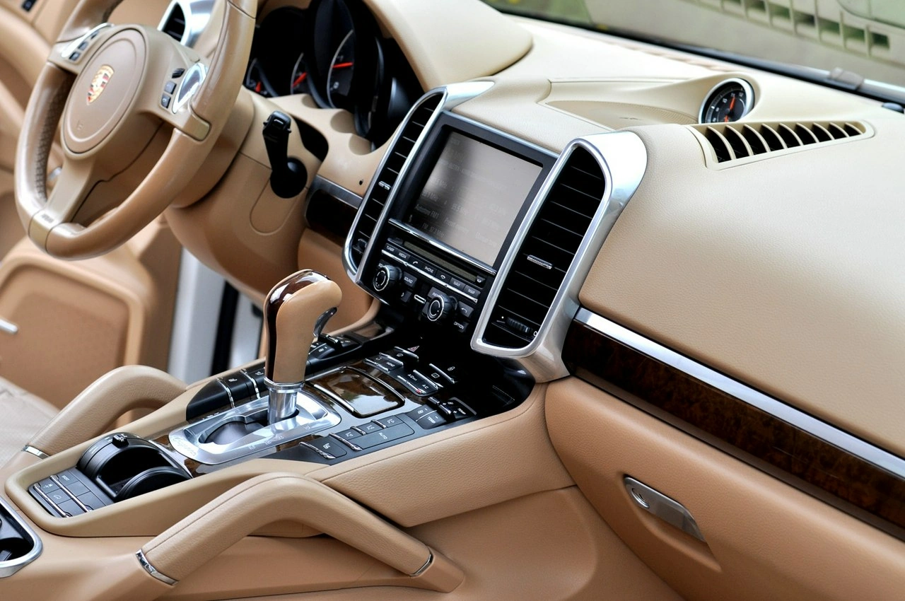 Porsche Cayenne - Zdjęcie 16