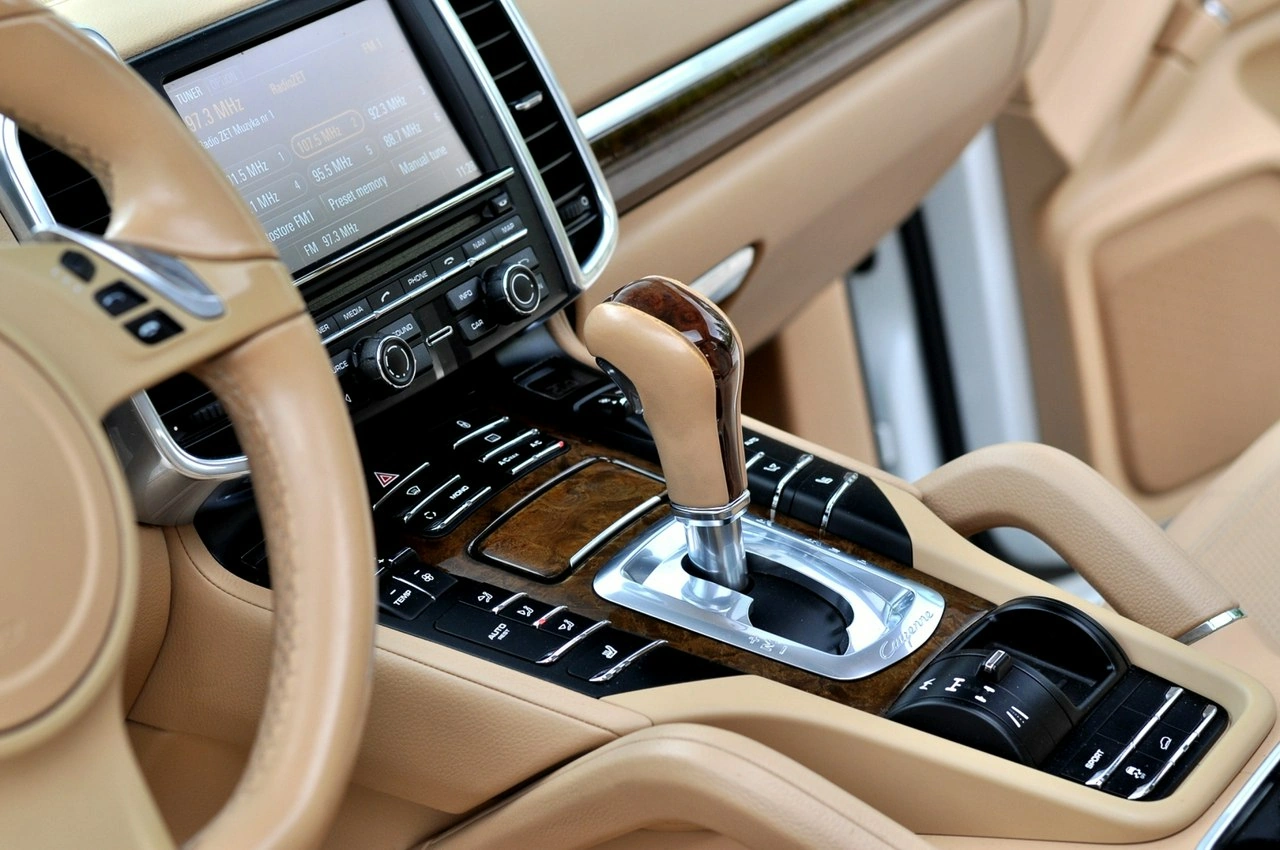 Porsche Cayenne - Zdjęcie 17