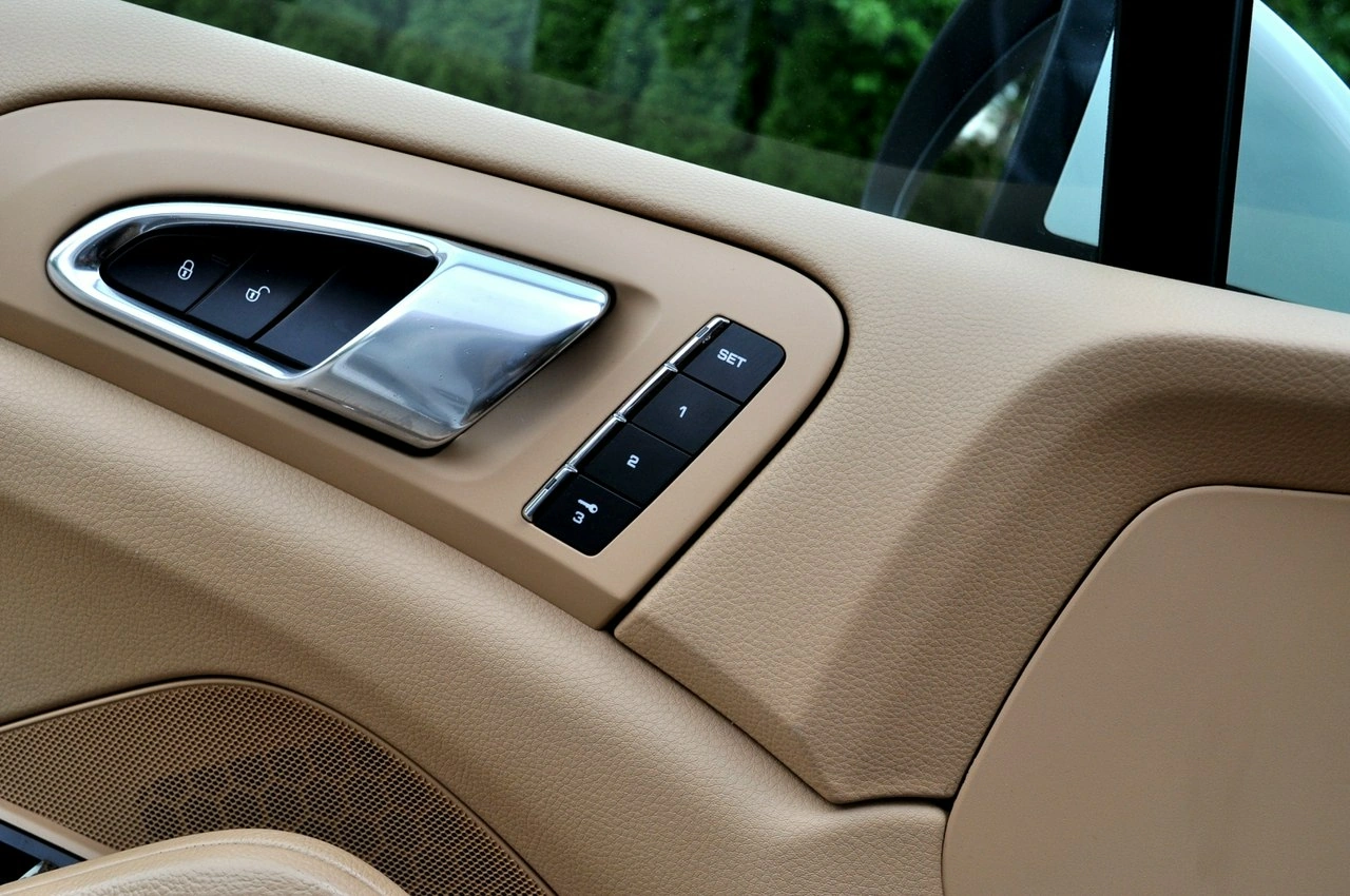Porsche Cayenne - Zdjęcie 22