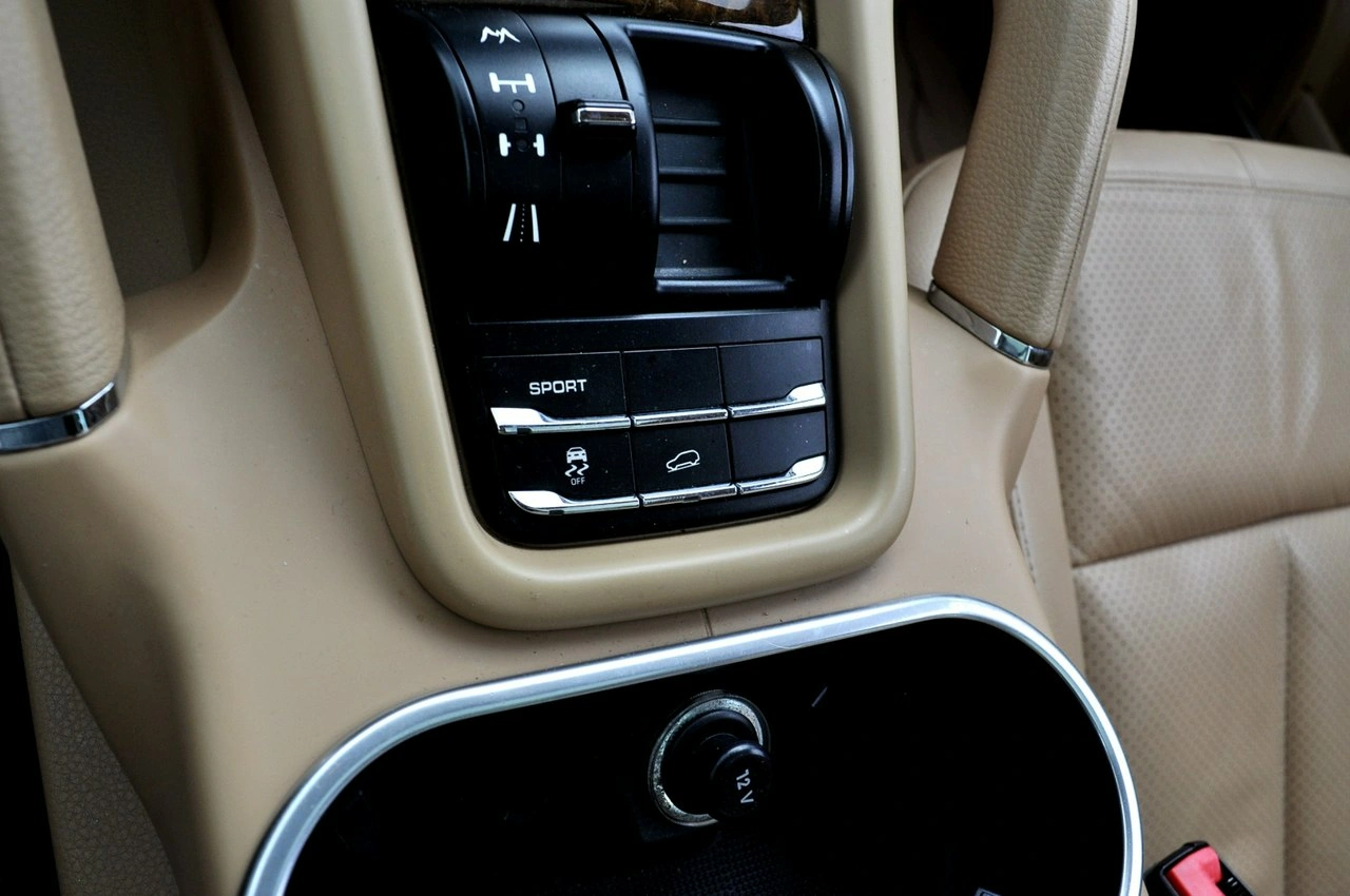 Porsche Cayenne - Zdjęcie 23