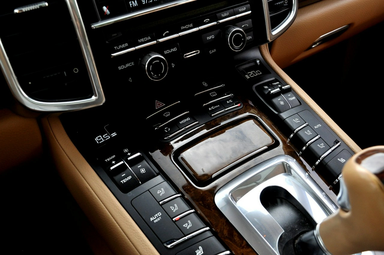 Porsche Cayenne - Zdjęcie 25