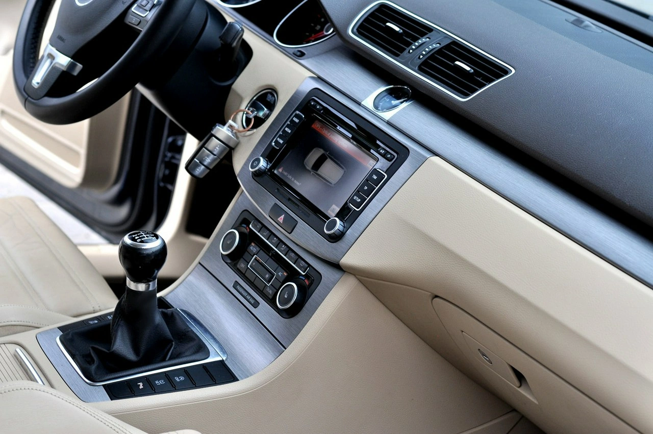 Volkswagen Passat - Zdjęcie 14