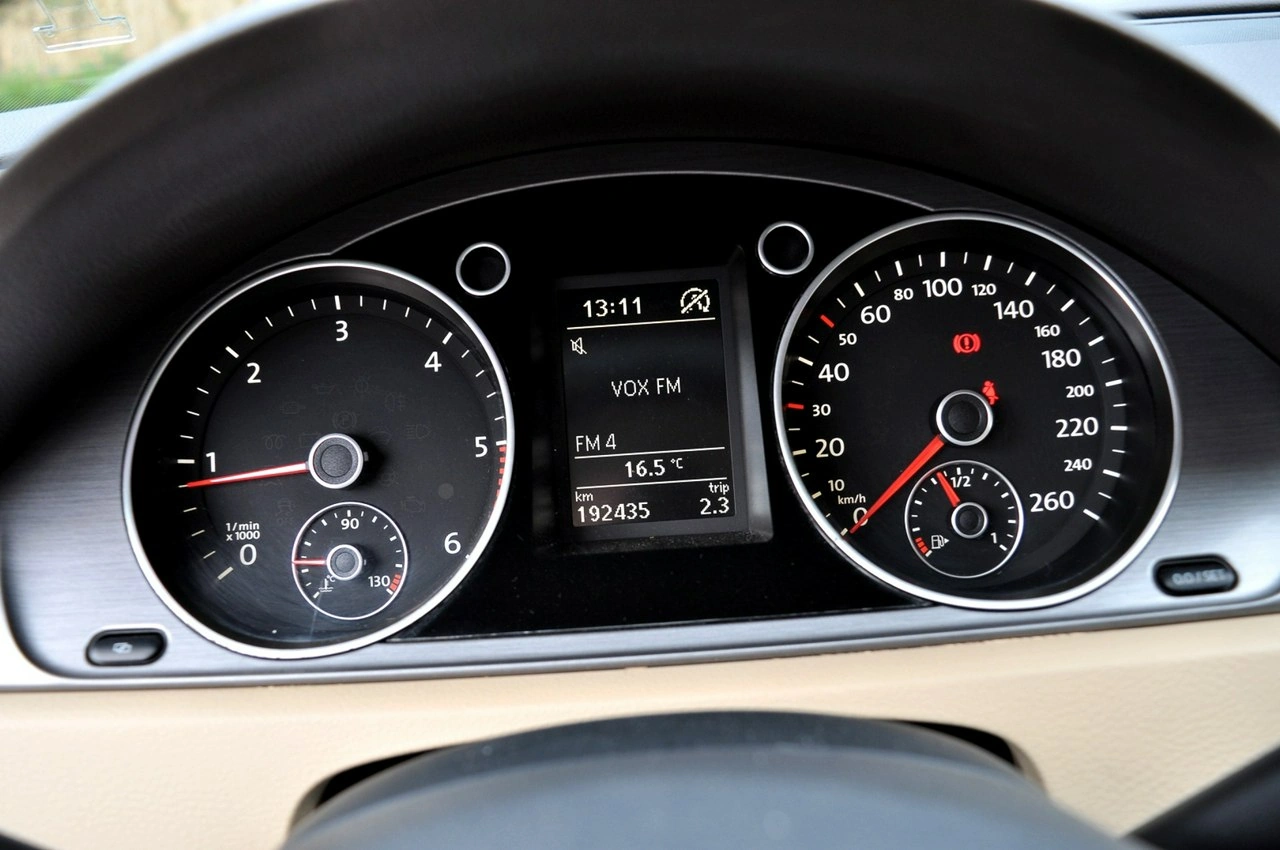 Volkswagen Passat - Zdjęcie 25