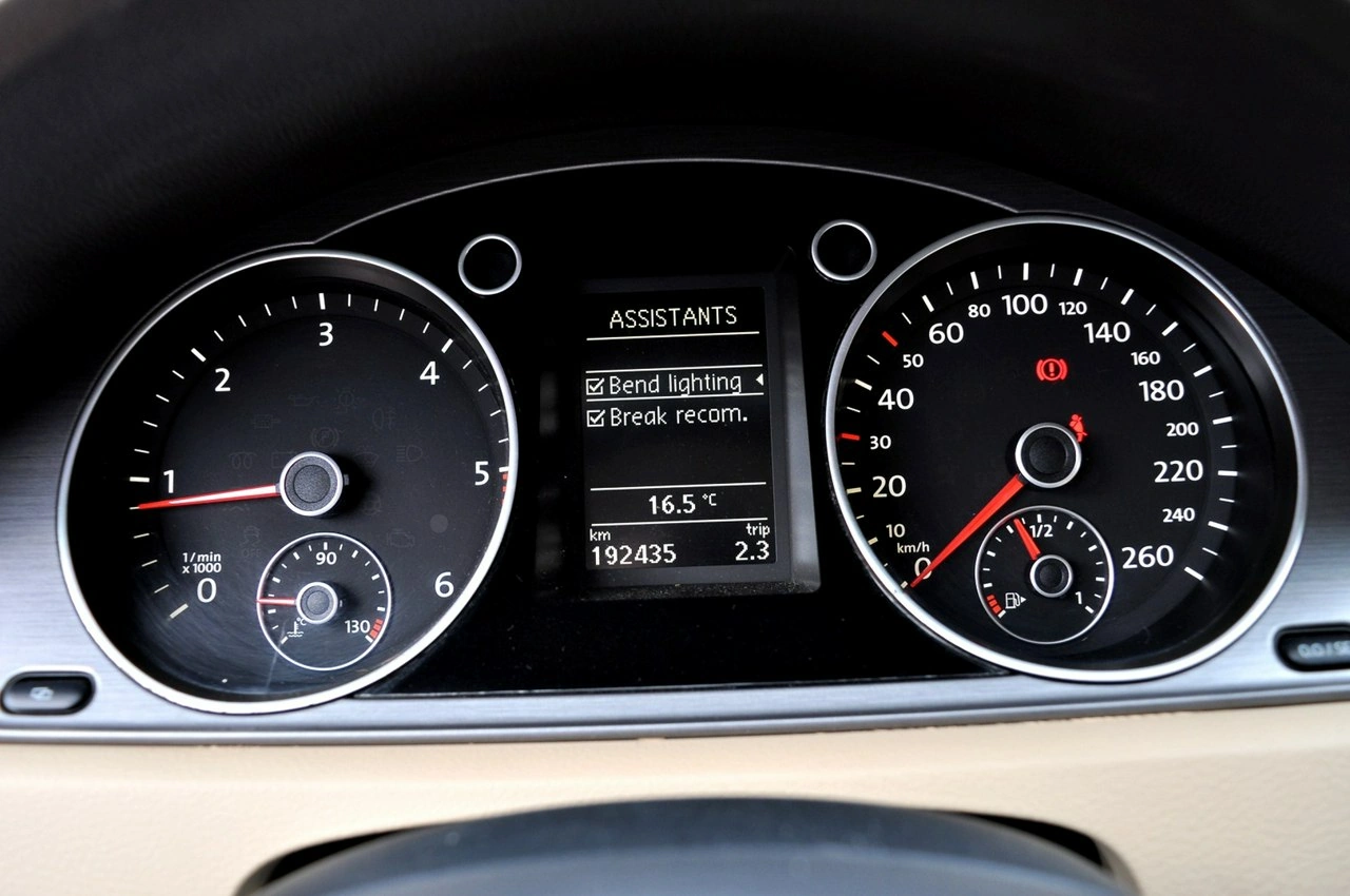 Volkswagen Passat - Zdjęcie 27