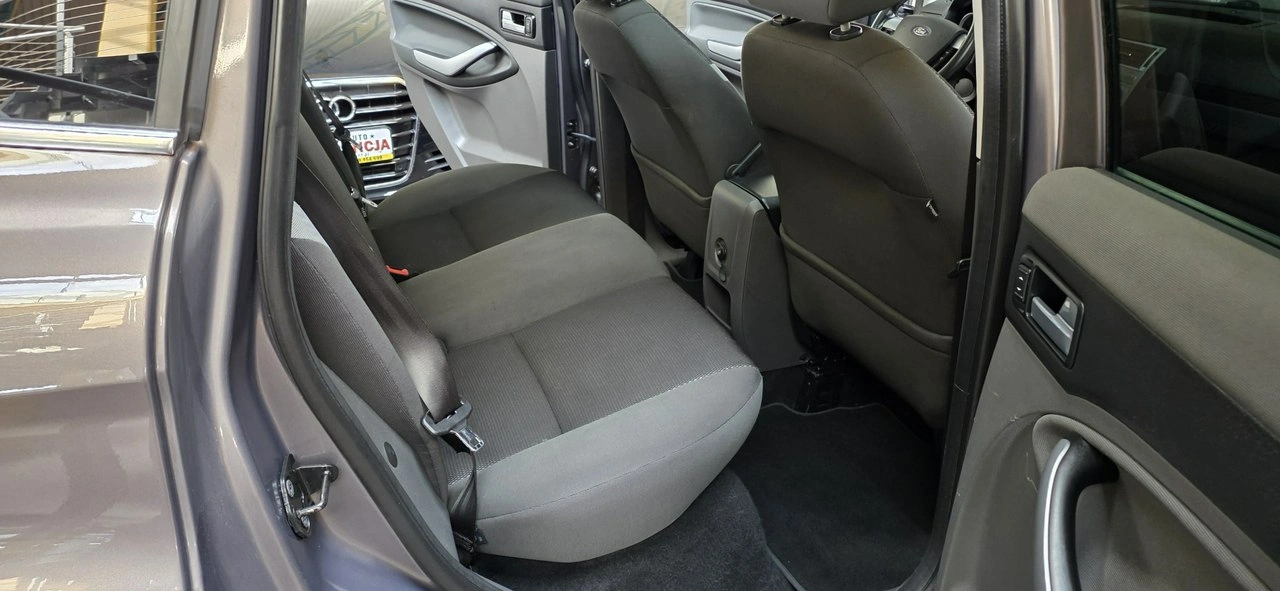 Ford Kuga - Zdjęcie 15