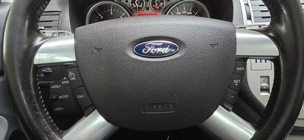 Ford Kuga - Zdjęcie 20
