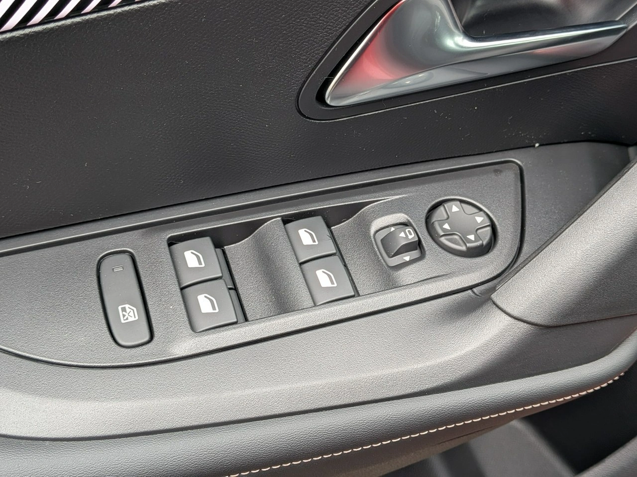 Peugeot 2008 - Zdjęcie 11