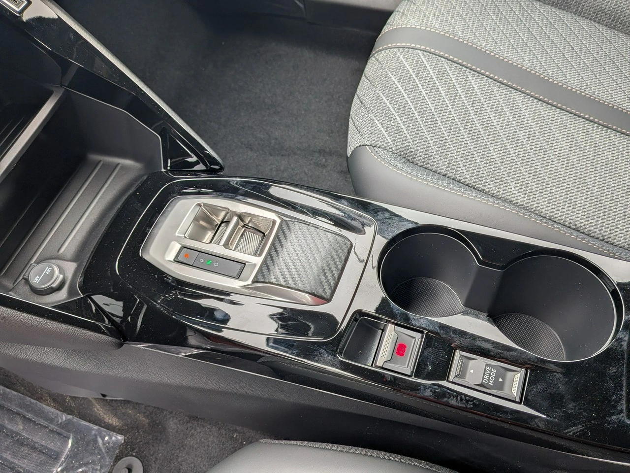 Peugeot 2008 - Zdjęcie 24