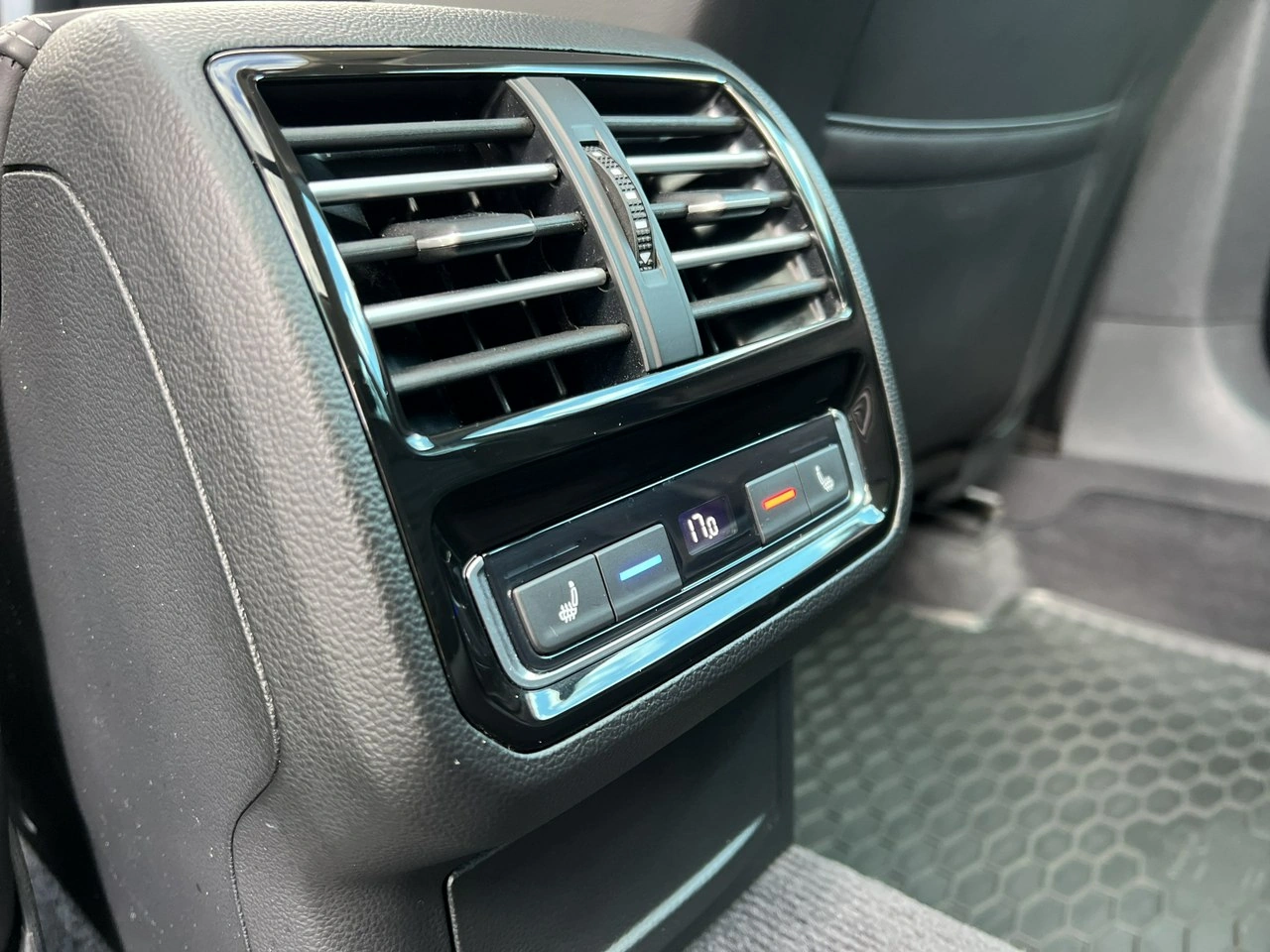 Volkswagen Passat - Zdjęcie 17