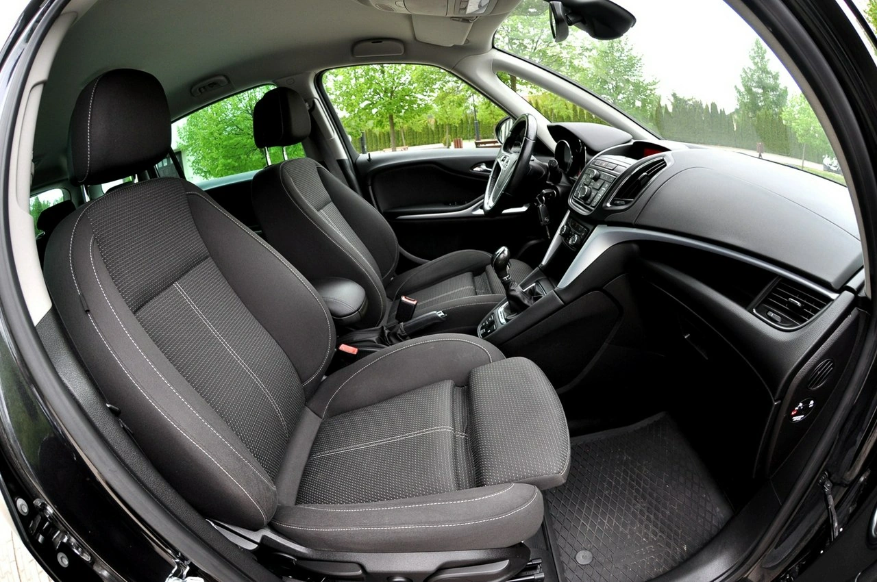 Opel Zafira - Zdjęcie 8
