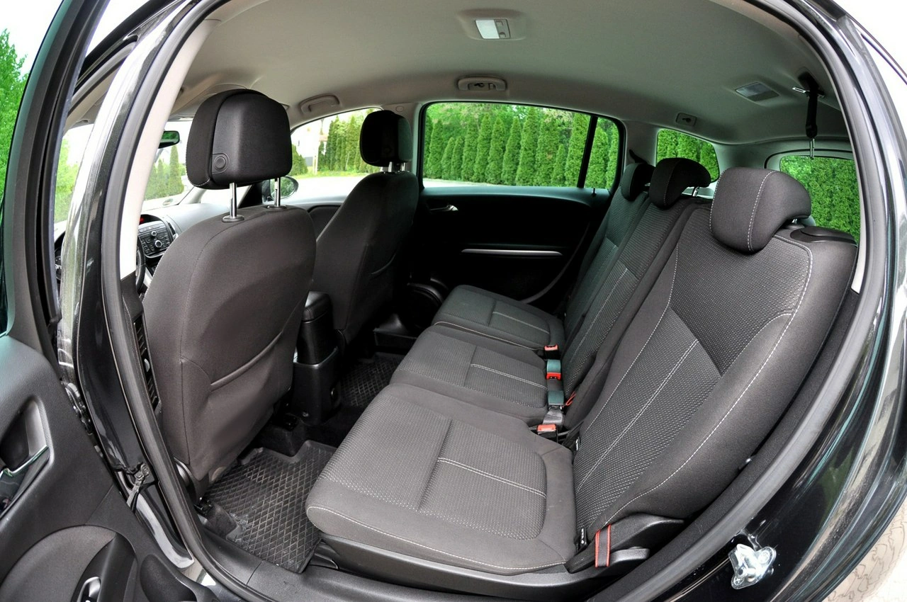 Opel Zafira - Zdjęcie 9
