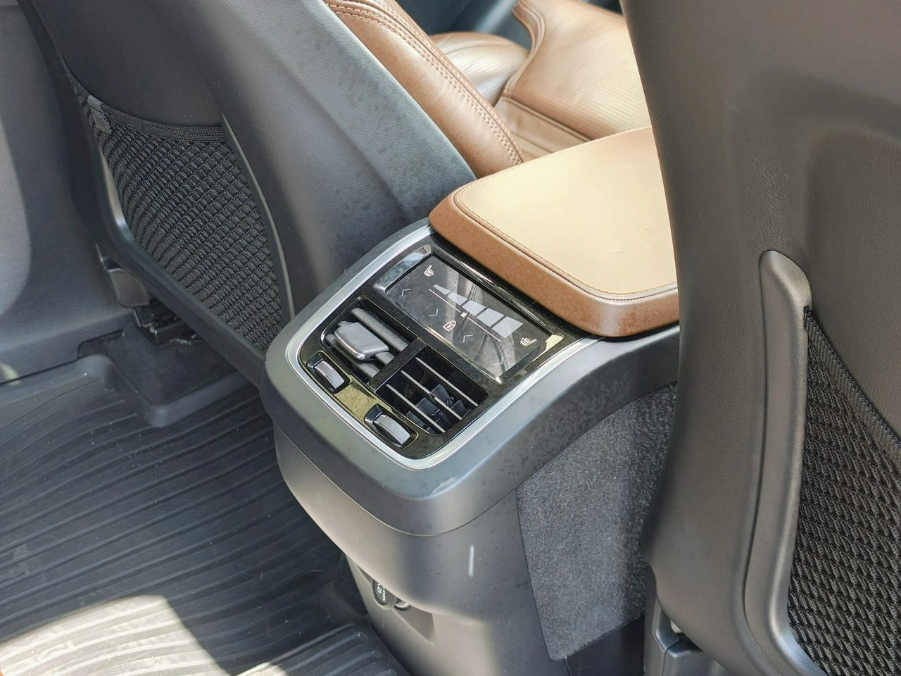 Volvo XC 90 - Zdjęcie 18