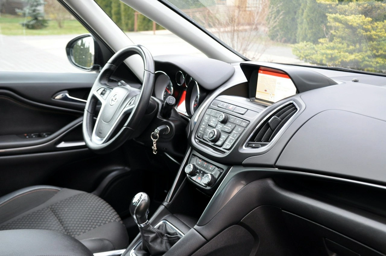 Opel Zafira - Zdjęcie 17