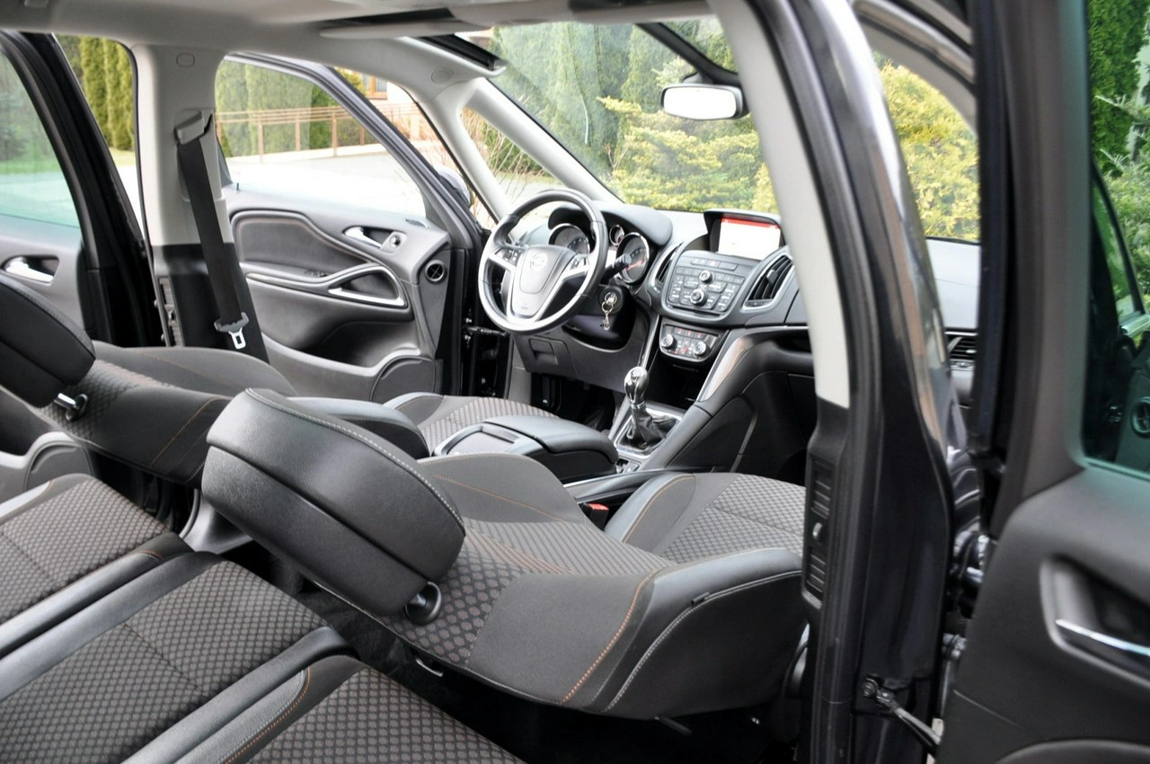 Opel Zafira - Zdjęcie 23