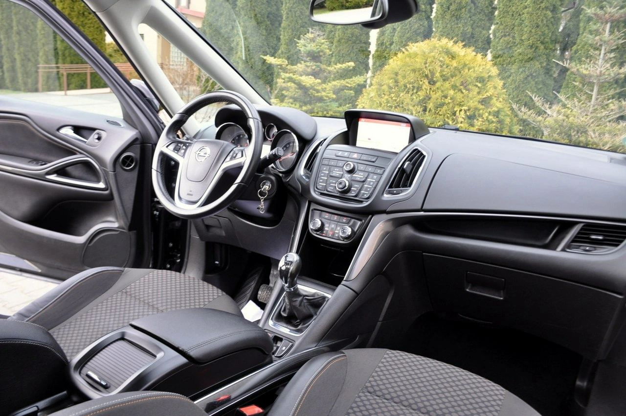Opel Zafira - Zdjęcie 24