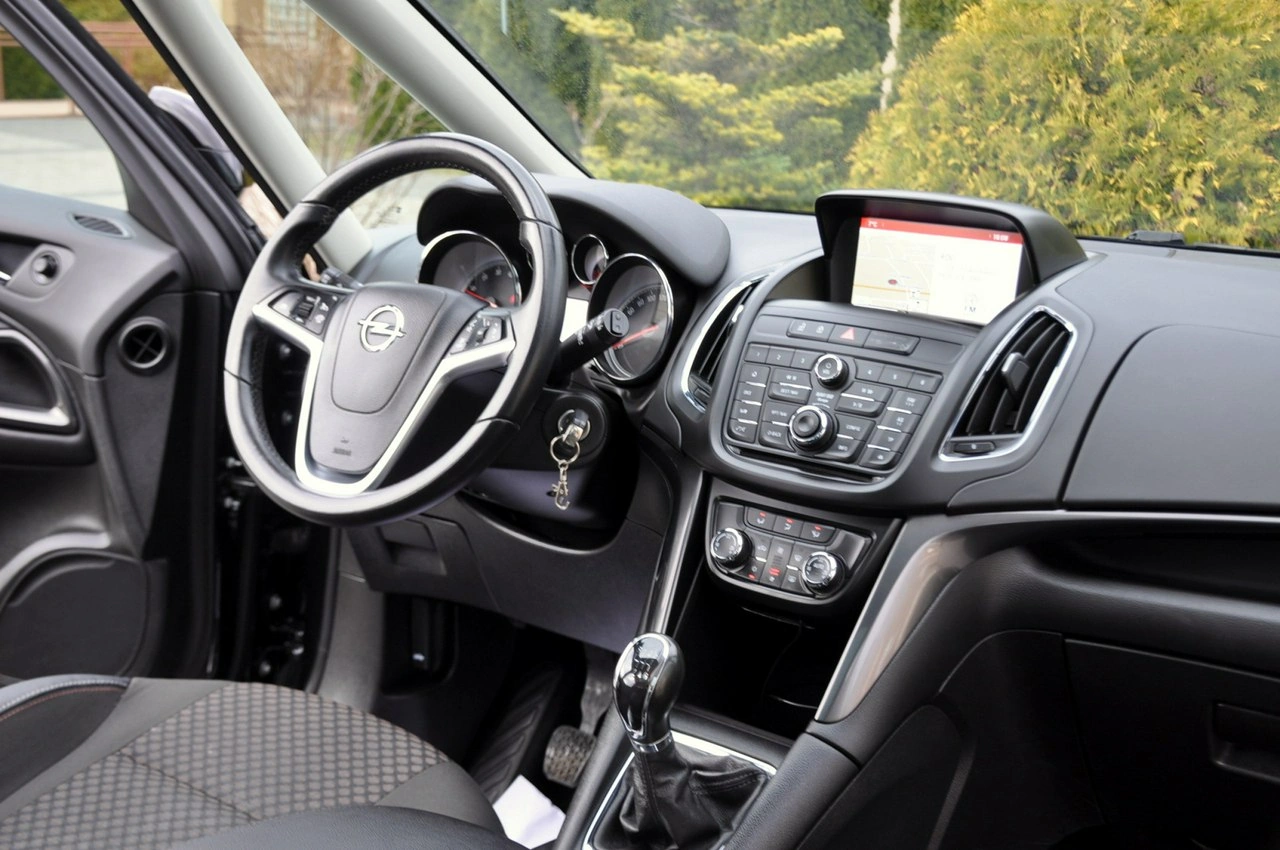 Opel Zafira - Zdjęcie 25