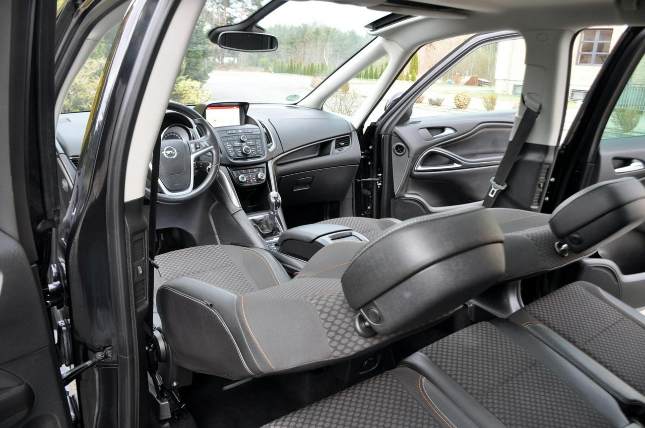 Opel Zafira - Zdjęcie 27