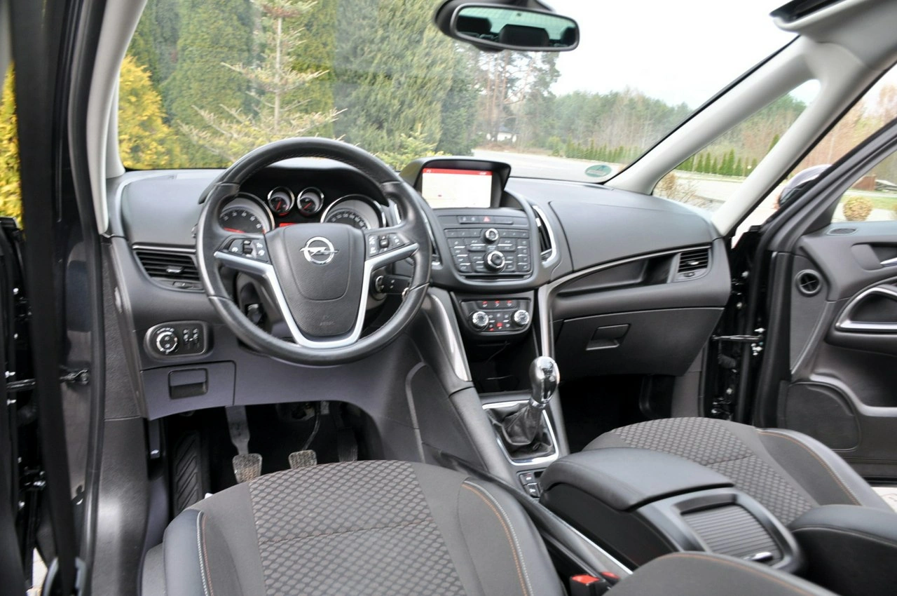Opel Zafira - Zdjęcie 28
