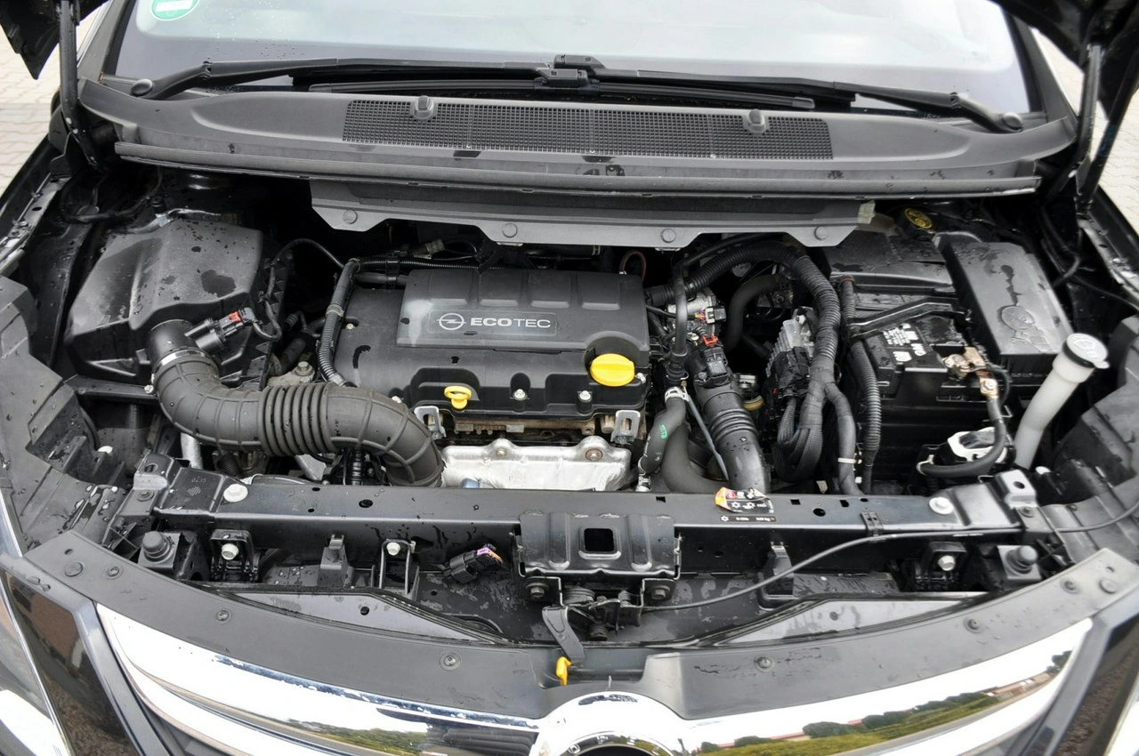Opel Zafira - Zdjęcie 38
