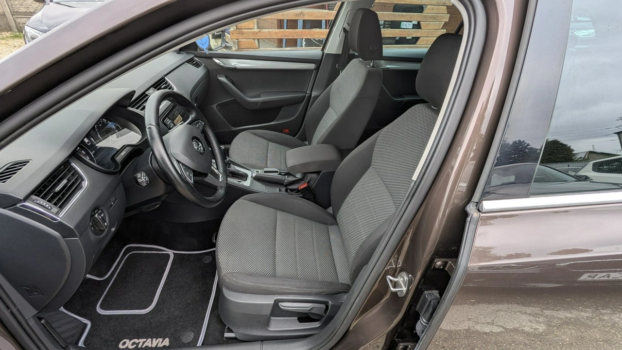 Skoda Octavia - Zdjęcie 12