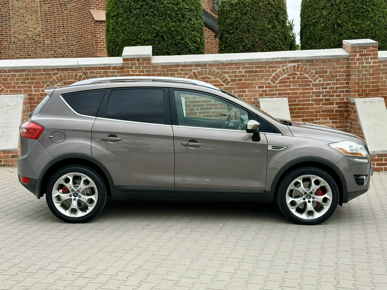 Ford Kuga - Zdjęcie 12
