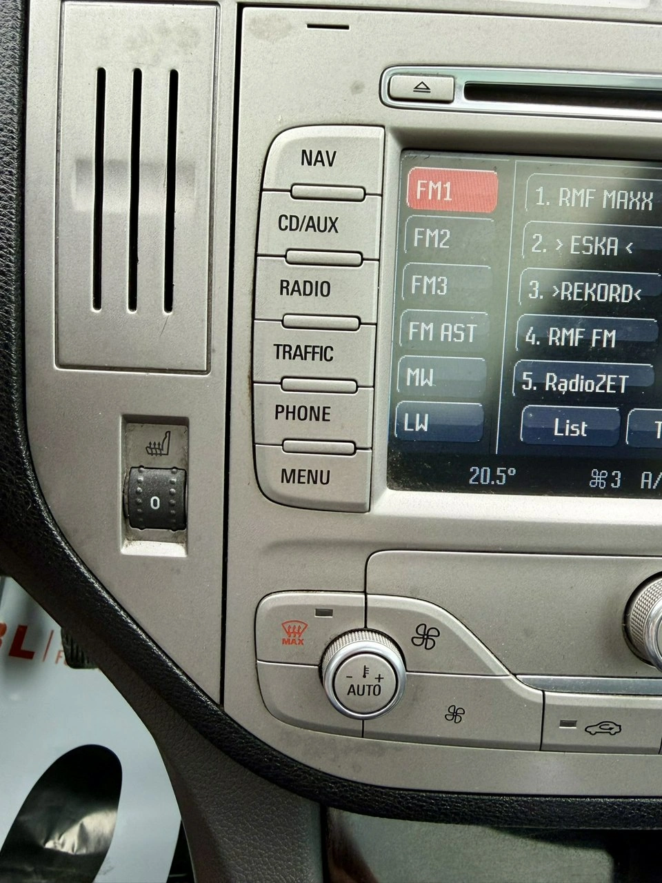 Ford Kuga - Zdjęcie 17