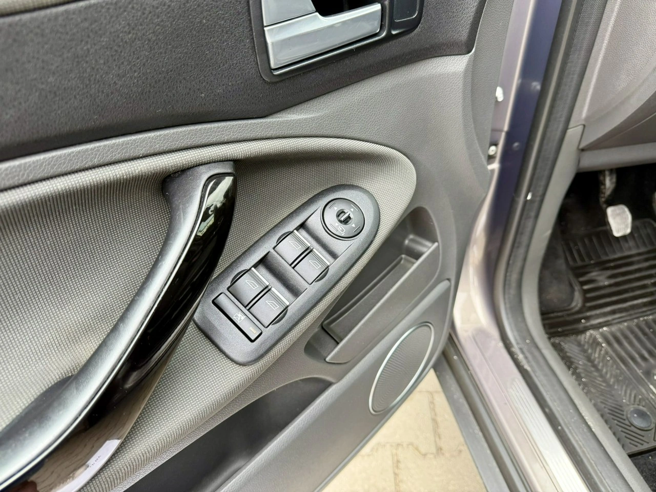 Ford Kuga - Zdjęcie 22