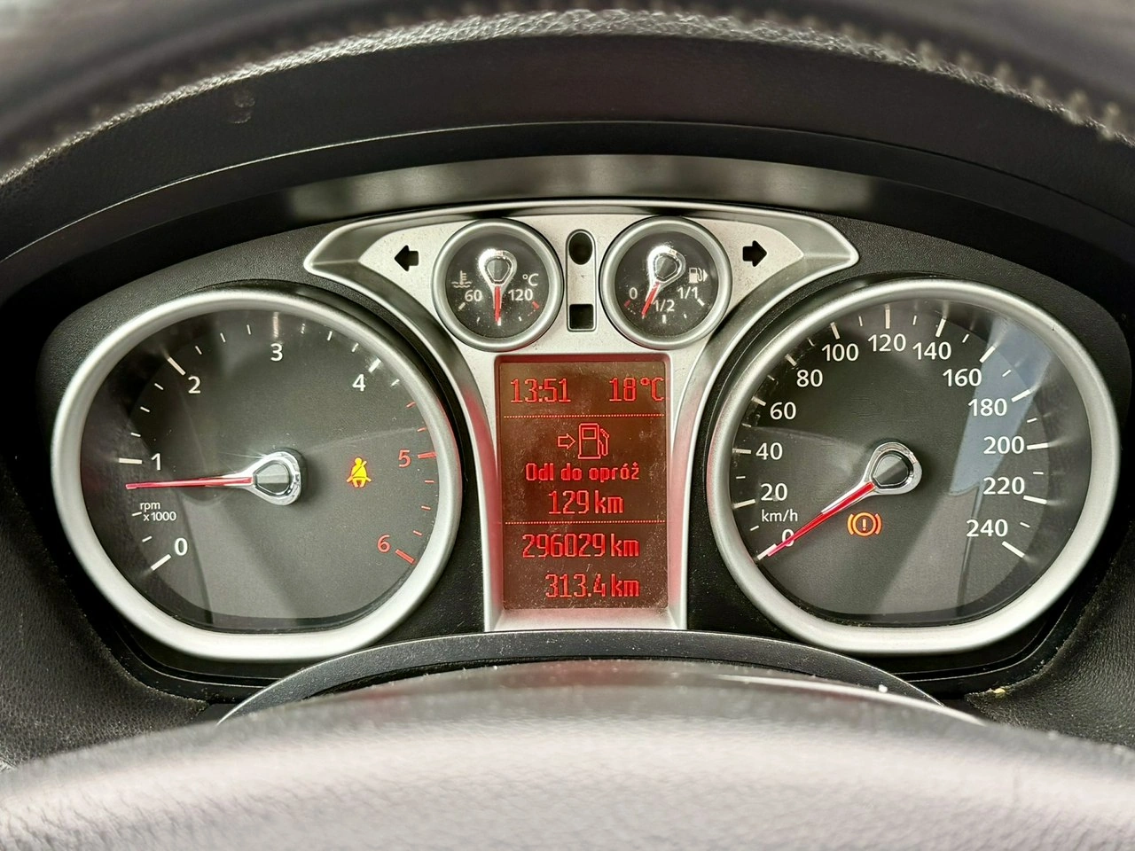 Ford Kuga - Zdjęcie 27