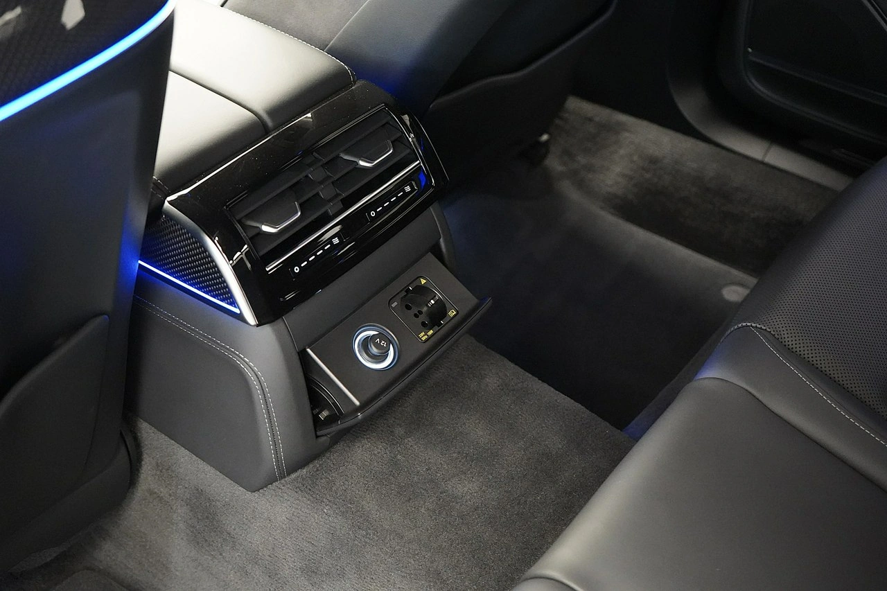 Audi A8 - Zdjęcie 28