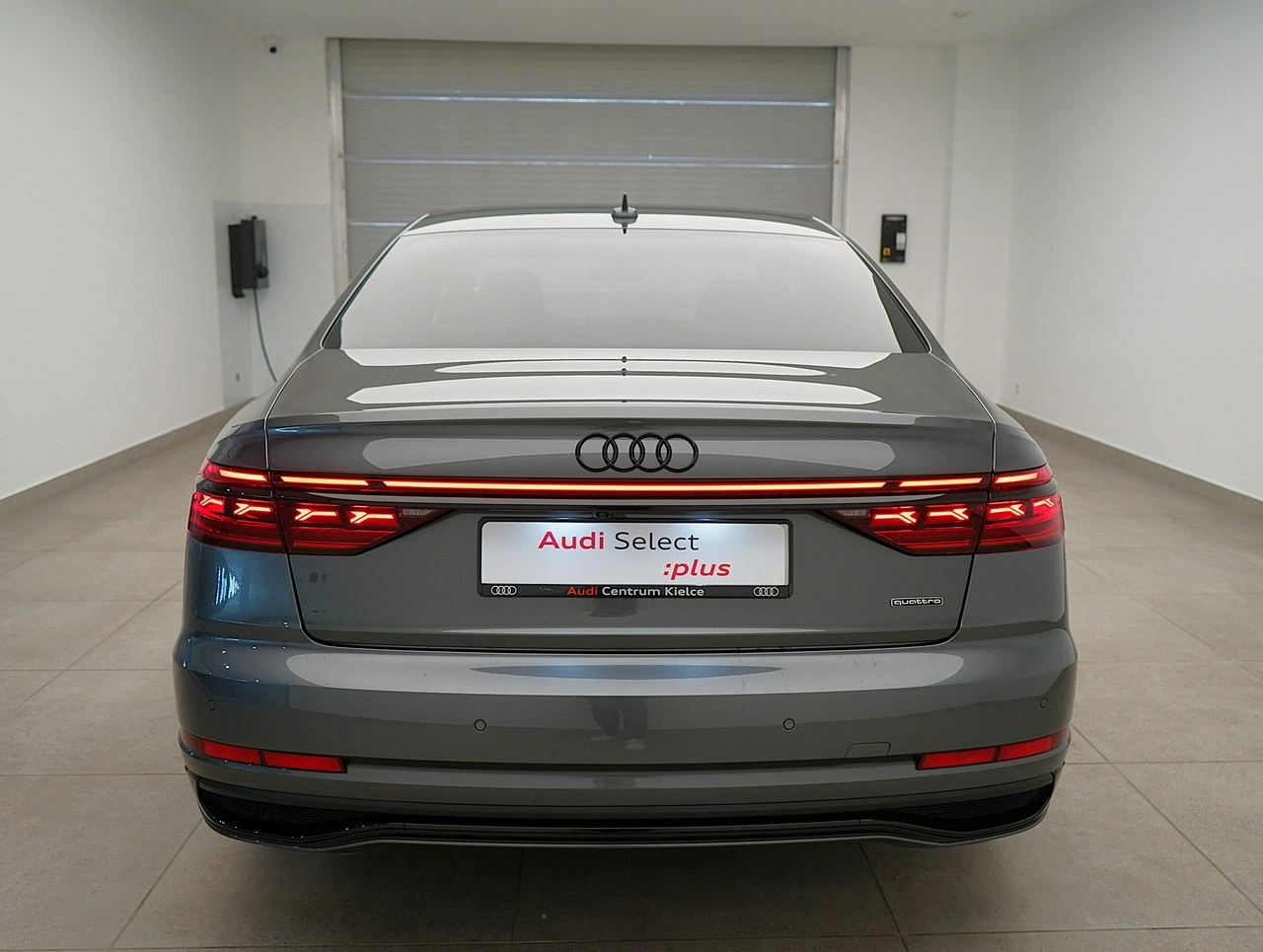 Audi A8 - Zdjęcie 2
