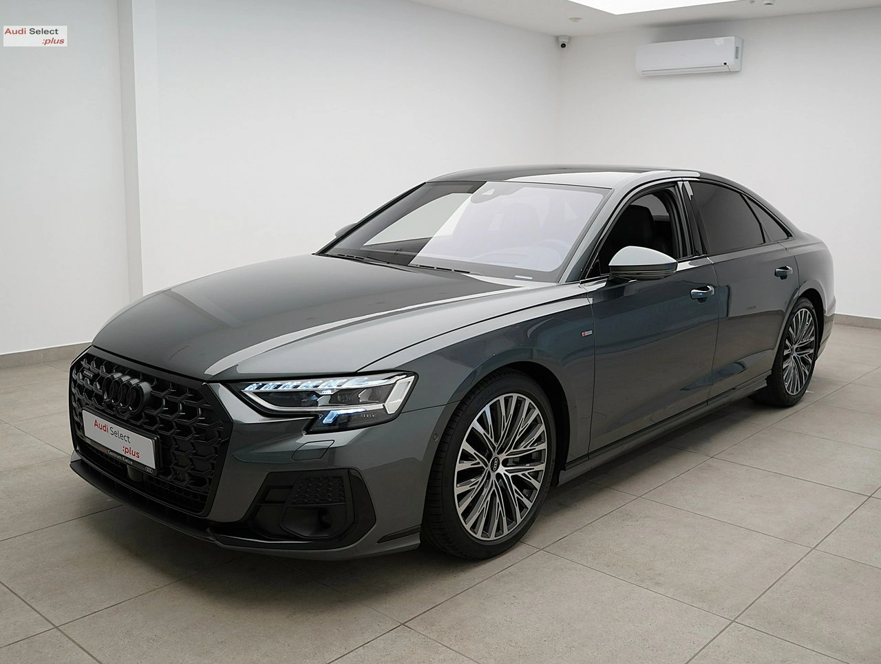 Audi A8 - Główne zdjęcie