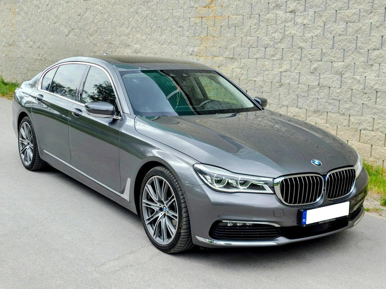 BMW 750 - Główne zdjęcie