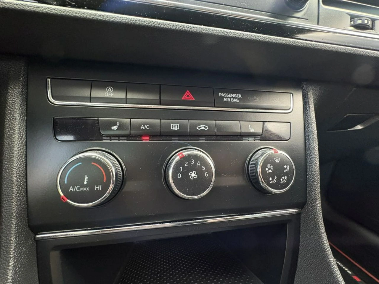Seat Leon - Zdjęcie 13