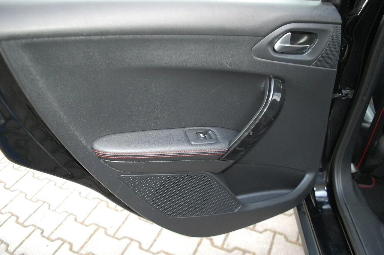 Peugeot 2008 - Zdjęcie 30
