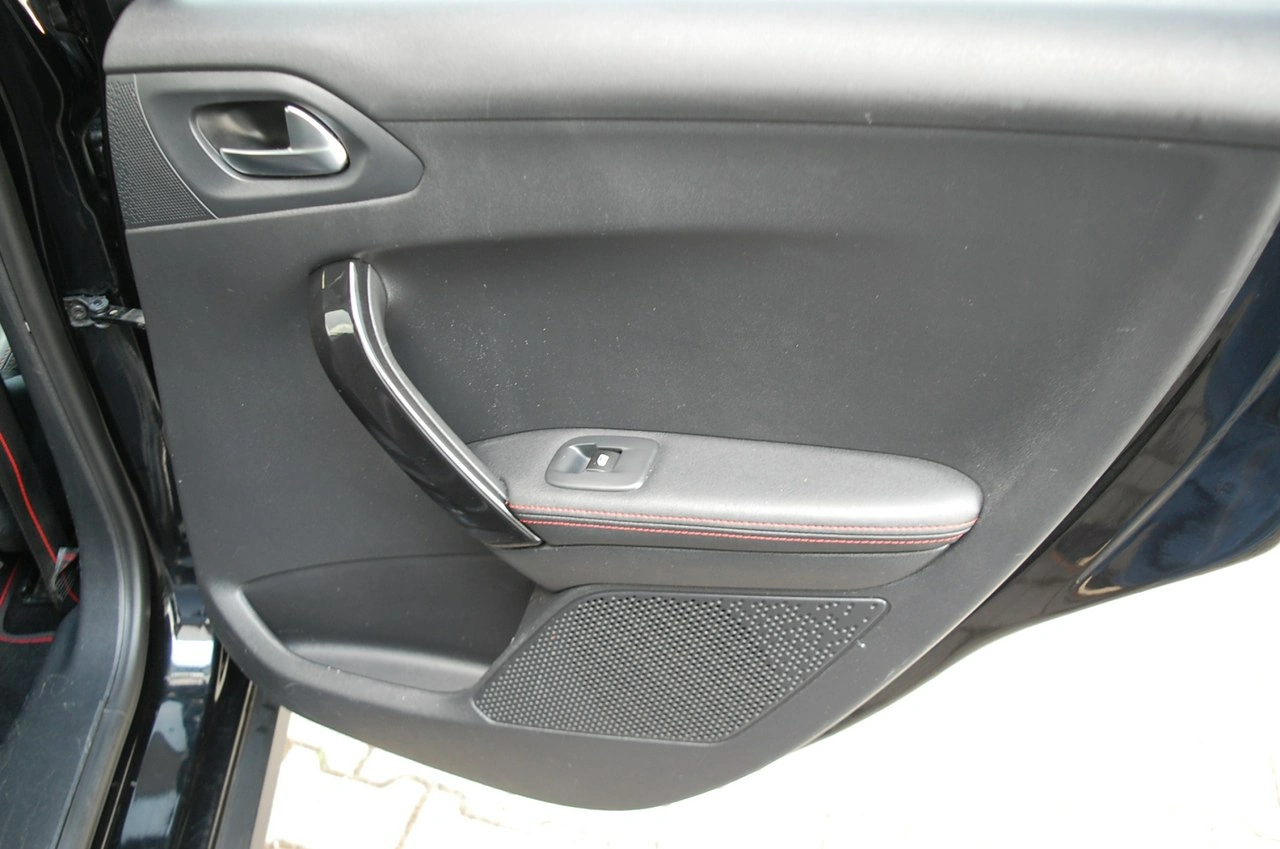 Peugeot 2008 - Zdjęcie 32