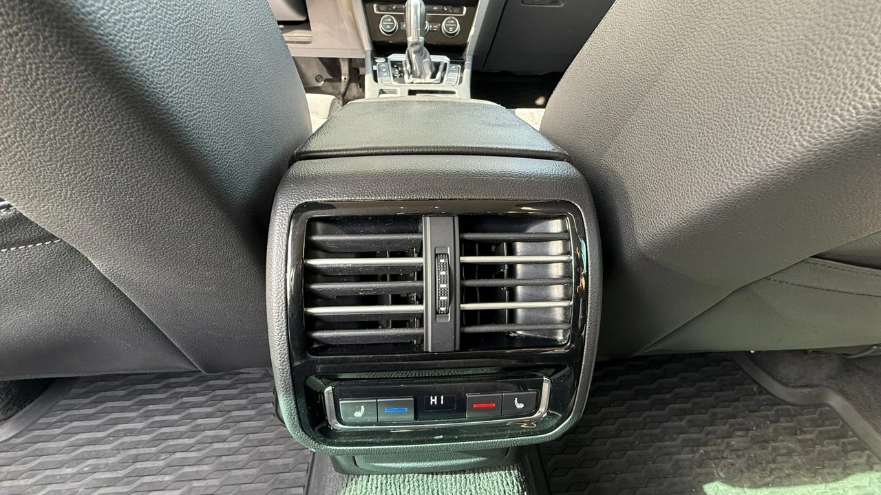 Volkswagen Passat Variant - Zdjęcie 16