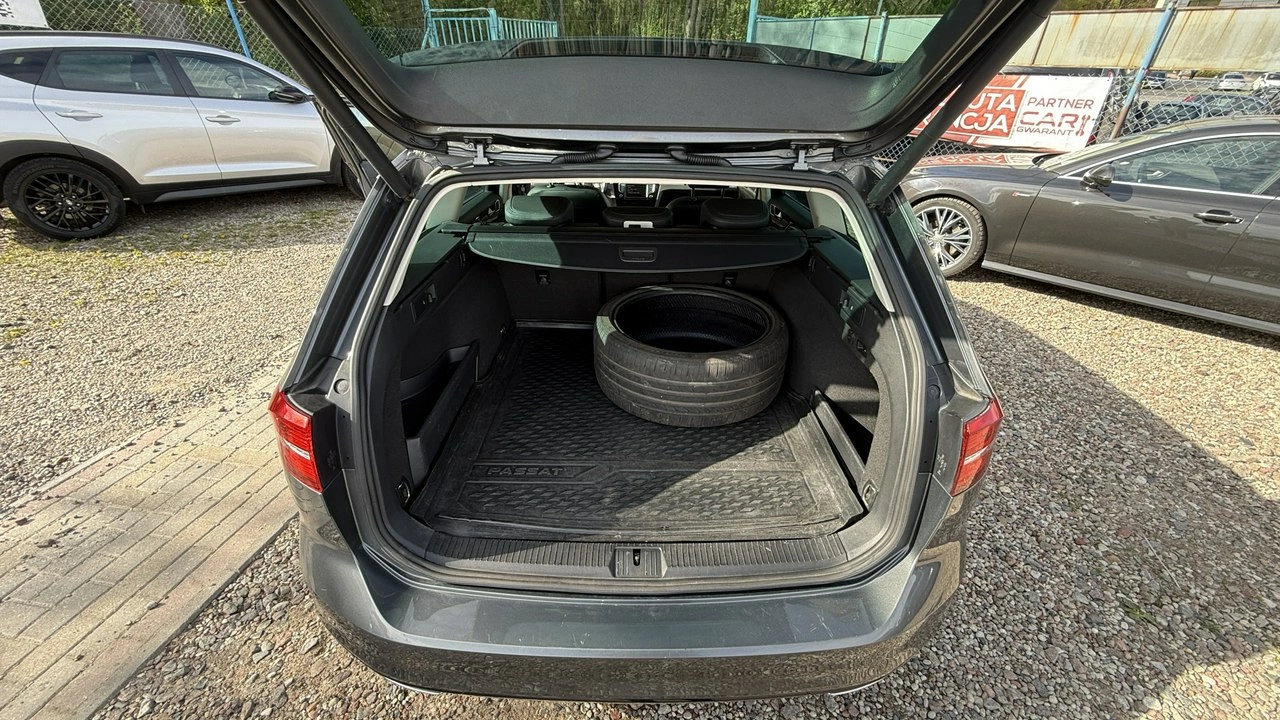 Volkswagen Passat Variant - Zdjęcie 19