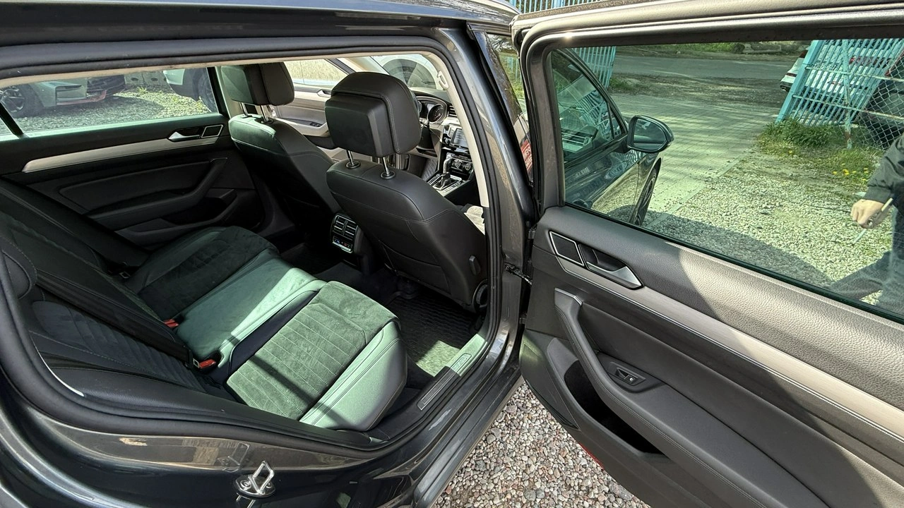 Volkswagen Passat Variant - Zdjęcie 22