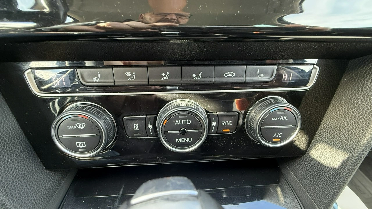 Volkswagen Passat Variant - Zdjęcie 30