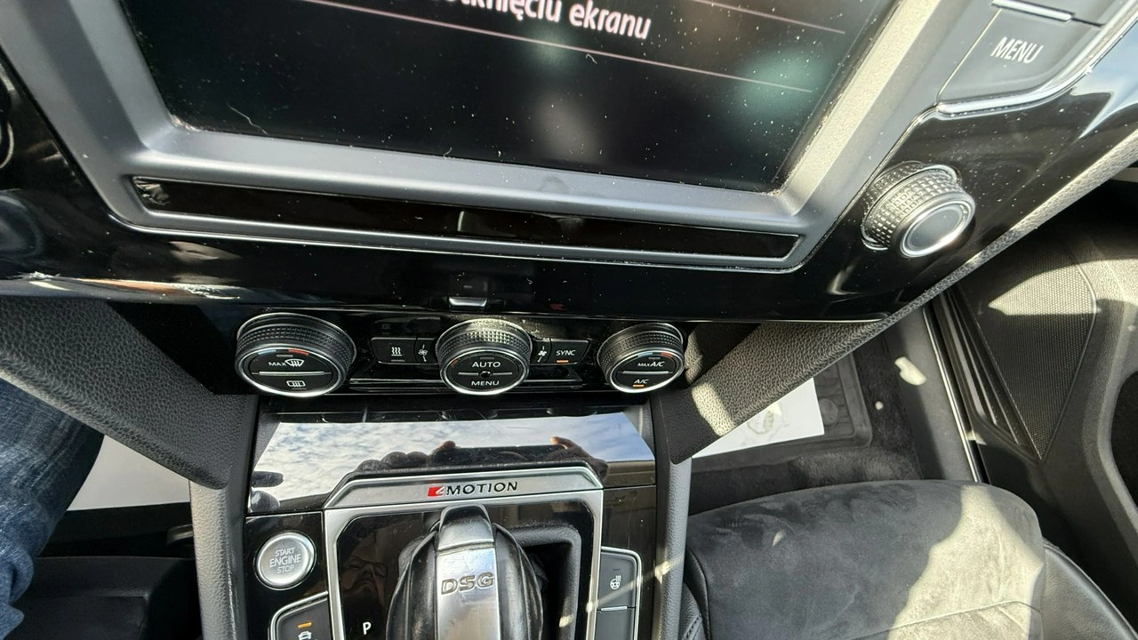 Volkswagen Passat Variant - Zdjęcie 32