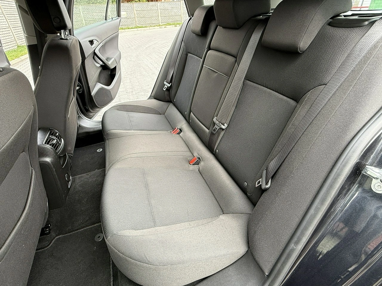 Opel Insignia - Zdjęcie 11