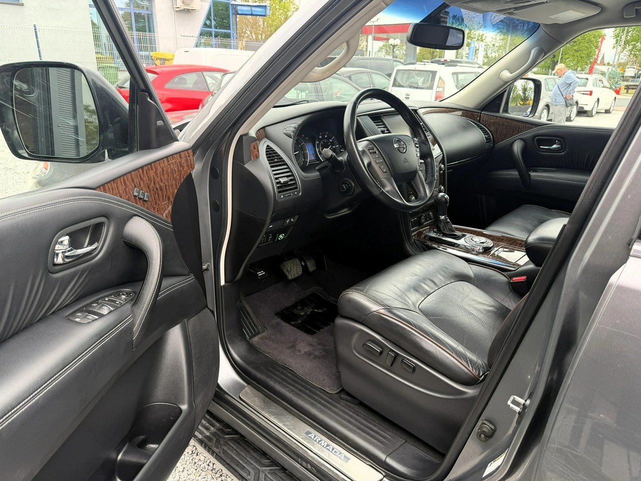 Nissan Armada - Zdjęcie 10