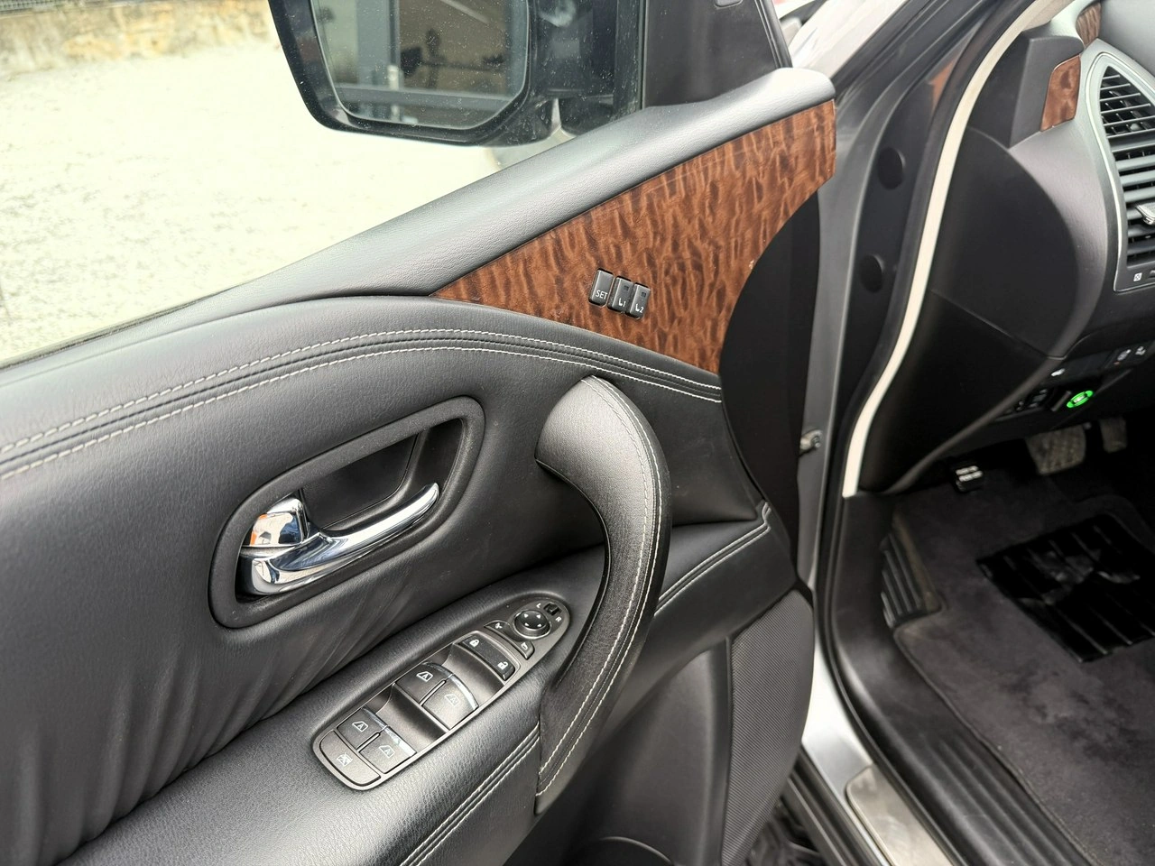Nissan Armada - Zdjęcie 13