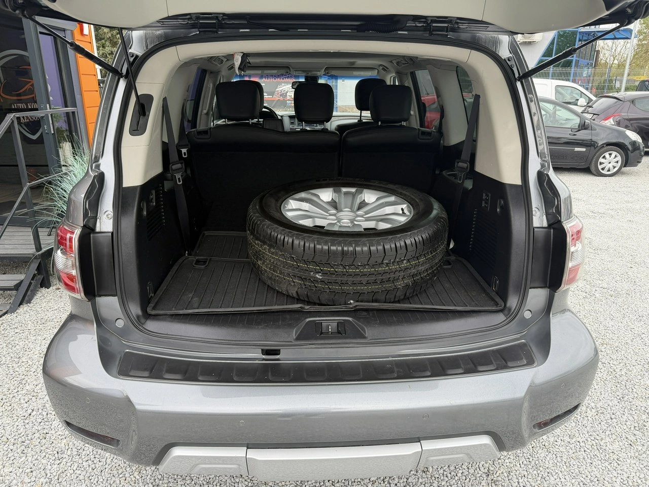 Nissan Armada - Zdjęcie 38